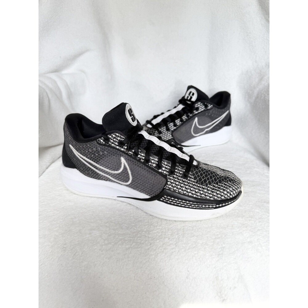 Nike Sabrina 1 Women’s 8 Good condition Black/White